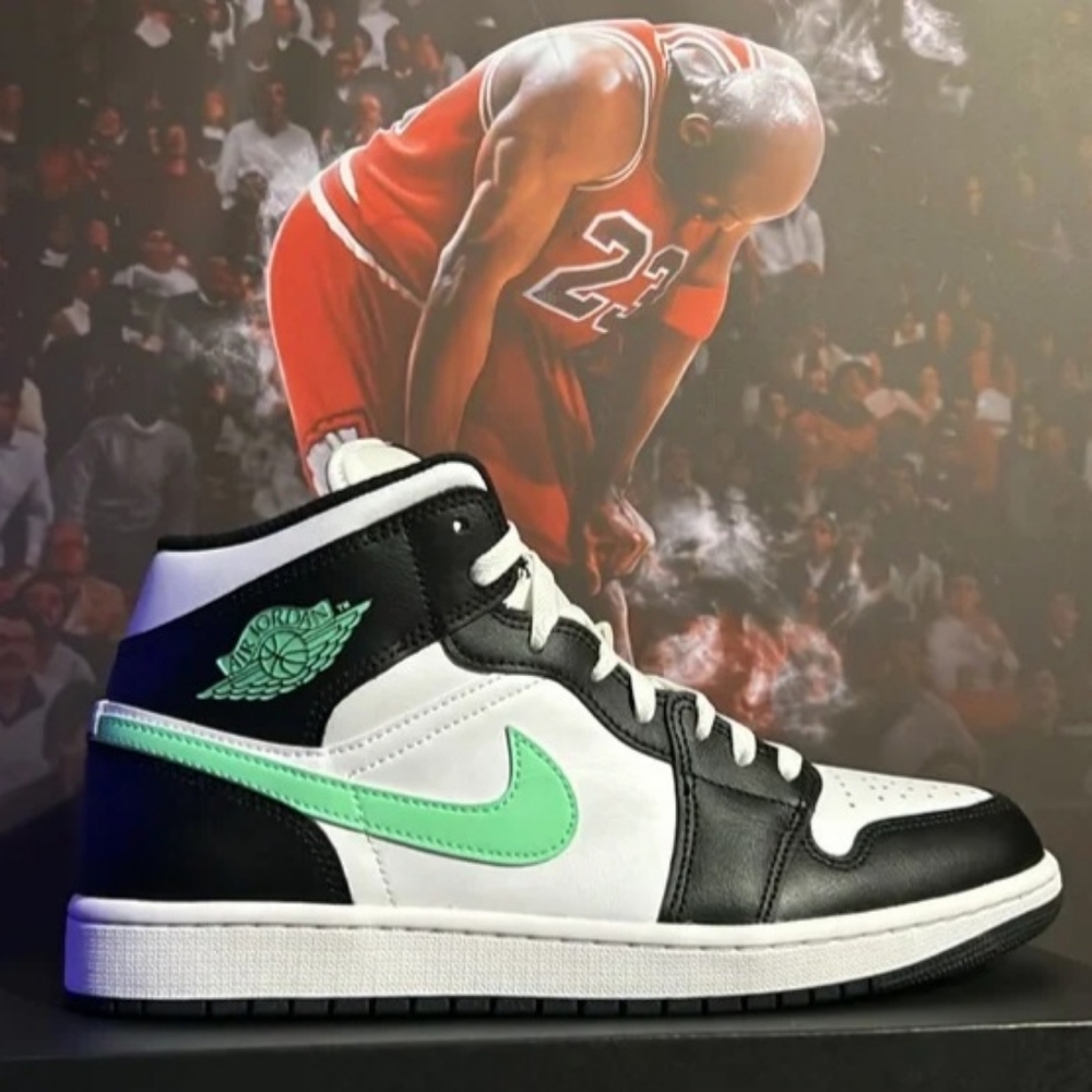 AIR JORDAN 1 MID WHITE/BLACK/GREEN MEN'S US SIZE 13 BRAND NEW IN BOX